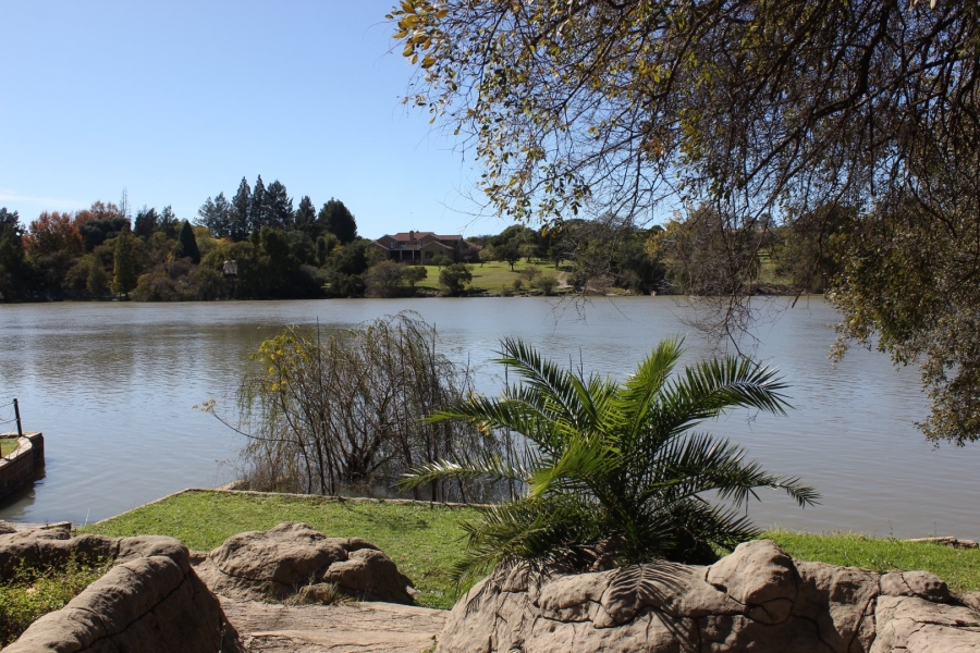 2 Bedroom Property for Sale in Lake Deneysville Free State